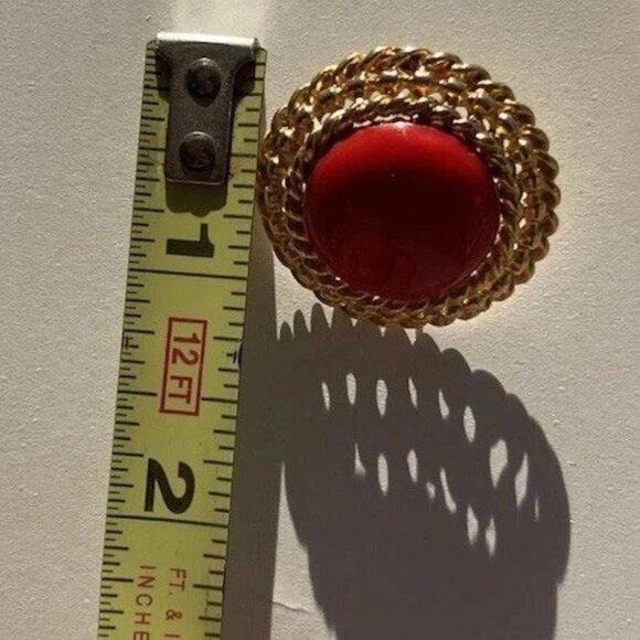 Vintage Round Textured Gold Tone Red Cabochons Shape Clip-on Earrings 1980s - Picture 10 of 11
